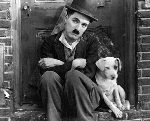 image du film COMPRESSION A DOG'S LIFE DE CHARLIE CHAPLIN.