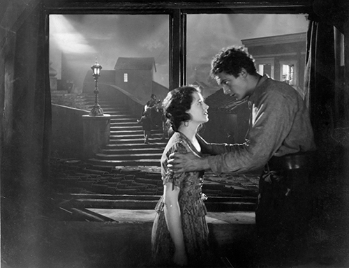 image du film COMPRESSION STREET ANGEL DE FRANK BORZAGE.