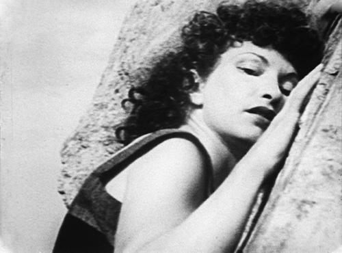 image du film COMPRESSION AT LAND DE MAYA DEREN.