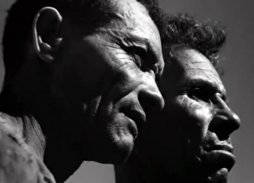image du film COMPRESSION FOUR MEN IN THE RAFT DE ORSON WELLES.