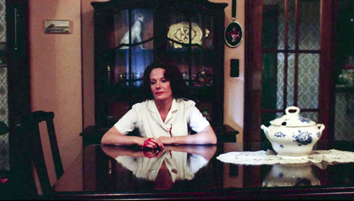 image du film COMPRESSION JEANNE DIELMAN, 23, QUAI DU COMMERCE, 1080 BRUXELLES DE CHANTAL AKERMAN.